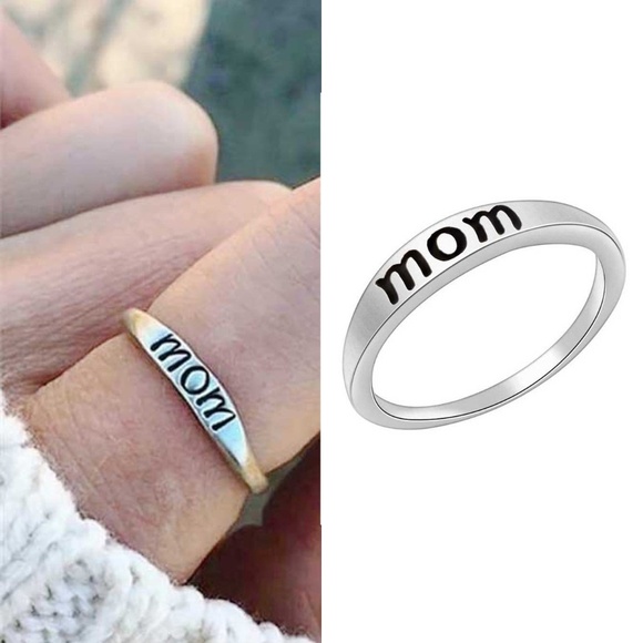 Jewelry - 🌺4/$25🌺 New Adorable Mom Engraved Ring